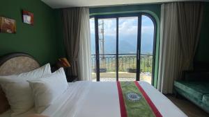 Postel nebo postele na pokoji v ubytování Fansipan View Hotel