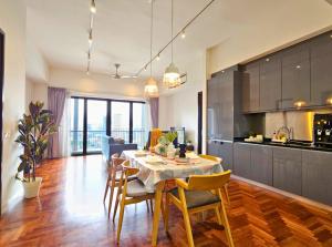 Η κουζίνα ή μικρή κουζίνα στο The Mews Kuala Lumpur Homestay with Bathtub 700m to KLCC by Cloud Host