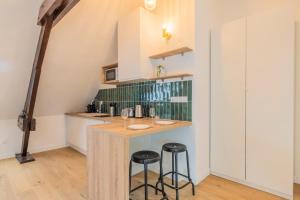 Kuchyň nebo kuchyňský kout v ubytování Appartement une chambre atypique