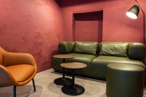 Martigny Youth Hostel的休息区