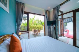 Postel nebo postele na pokoji v ubytování Green World Hoi An Villa