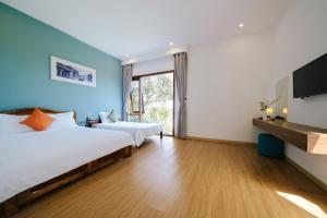 Postel nebo postele na pokoji v ubytování Green World Hoi An Villa