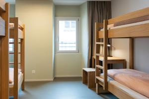Martigny Youth Hostel客房内的一张或多张床位