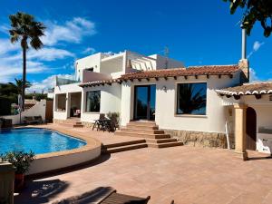 Bazén v ubytování Villa Balcon al Mar nebo v jeho okolí