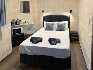 Afbeelding uit fotogalerij van Mini Studios in Central Victoria in Victoria +40 foto's