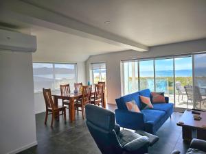 Posezení v ubytování beachfront Pyramid townhouse