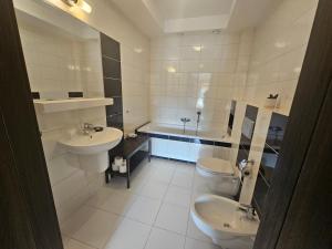 Kúpeľňa v ubytovaní Apartament Perła A20 nad jeziorem Pluszne + 13 fotografií