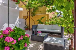 Posezení v ubytování Holiday home in Drivenik 39098