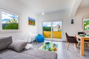 Posezení v ubytování Holiday home in Drivenik 39098