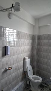 Koupelna v ubytování Elegant 2BR Apartment in Nanyuki + 7 fotografií