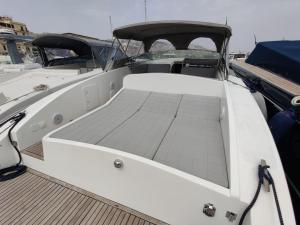 ein weißes Boot auf einem Dock in der Unterkunft Luxurious Caprie Italia Boat Rental with Breathtaking Ocean Views in Marina Grande di Capri + 2 Fotos