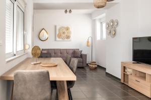 a living room with a table and a couch at K&Ε guest house in Ampavris