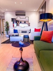 een woonkamer met een bank en een tafel bij Privilege house Opale in Marrakesh