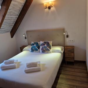 A bed or beds in a room at Eth Palai