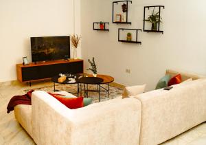 Posezení v ubytování Elegant 2BR Apartment in Nanyuki