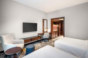 Postel nebo postele na pokoji v ubytování Four Points by Sheraton Jeddah King Fahd Road