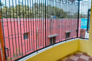 Bazén v ubytování Coral Shelters Pykara nebo v jeho okolí