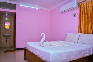 Postel nebo postele na pokoji v ubytování Coral Shelters Pykara