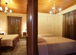 A bed or beds in a room at Driopes Villas