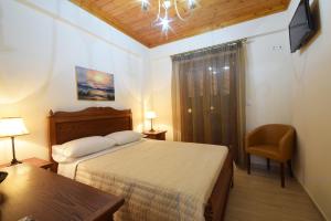 A bed or beds in a room at Driopes Villas