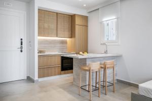 Dapur atau dapur kecil di Kythnos Blue - Suite 3 Loutra Bch Balcony Sea View
