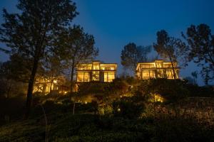 Сад в LohonoStays Amani Villa 11A