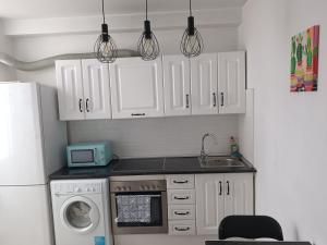 A kitchen or kitchenette at Fantástico piso en el centro 2°linea de playa