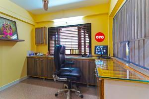 TV a/nebo společenská místnost v ubytování Hotel O Jayam Residency