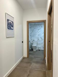 a hallway with a toilet and a wall with a picture at New Víctor Villegas Auditorium y FICA AP2 in Murcia