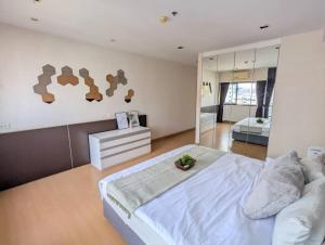 Uma cama ou camas num quarto em High Floor Great View 2BR 2BA 3 mins to Nana BTS