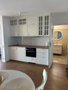 Kuchyňa alebo kuchynka v ubytovaní Apartament Sova