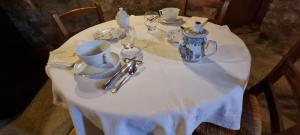 a table with a white table cloth on top of it at Abadia Samitier in Mediano