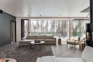 Χώρος καθιστικού στο House Of Grey by Aavalevi Holidays, Luxury Villa with private pool