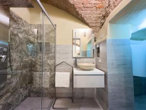 Ένα μπάνιο στο Centro Storico - La Casa del Duca +13 φωτογραφίες