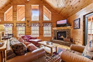 Μια τηλεόραση ή/και κέντρο ψυχαγωγίας στο Hickory Hollow Hideaway