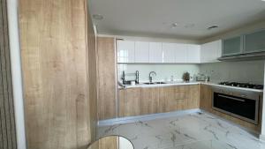 Apartment in Abu Dhabi for rent的厨房或小厨房