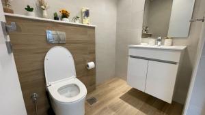 Apartment in Abu Dhabi for rent的一间浴室