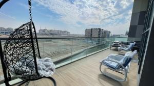 Apartment in Abu Dhabi for rent的阳台或露台