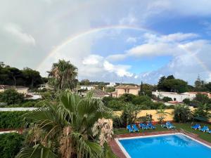 Bazén v ubytování Hotel Pinomar nebo v jeho okolí