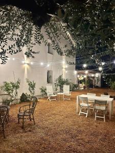 Restoran või mõni muu söögikoht majutusasutuses Pathos Guest House