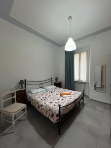 Ένα ή περισσότερα κρεβάτια σε δωμάτιο στο Civitavecchia Peacocks Apartment