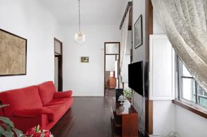 Telewizja i/lub zestaw kina domowego w obiekcie Charming House in Santa Cruz de la Palma with Home Office.