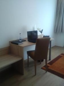 TV a/nebo společenská místnost v ubytování Hotel Rheinkrone