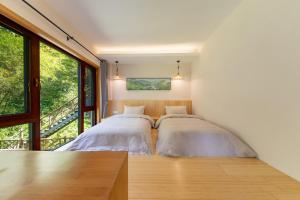 Postel nebo postele na pokoji v ubytování Anji Bamboo Homestay