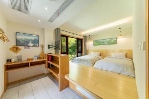 Postel nebo postele na pokoji v ubytování Anji Bamboo Homestay