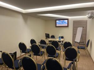 Zaplecze biznesowe lub konferencyjne w obiekcie Relais Dei Mandorli