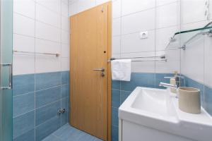 Koupelna v ubytování Apartments Marijo + 31 fotografií