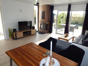 Posezení v ubytování Wunderschoenes-freistehendes-Ferienhaus-an-der-See-Sauna-Strand-Yachthafen-WLAN