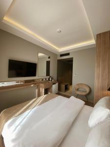 Postel nebo postele na pokoji v ubytování Viola Hotel Budva
