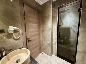 Koupelna v ubytování Viola Hotel Budva